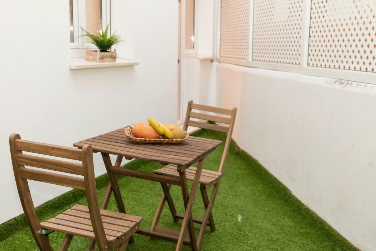 Confort en el Centro de la Ciudad Apartamento con patio privado Parking opcional Málaga Exterior foto